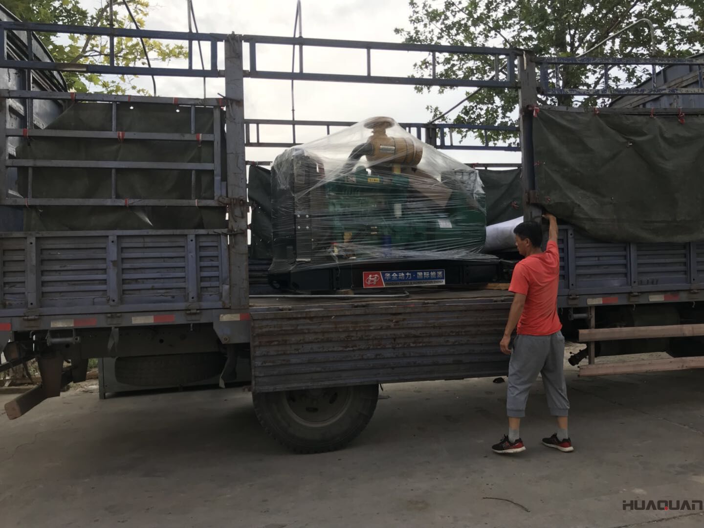 一臺HQ300GF標配型柴油發電機組于7月16號發往內蒙古自治區