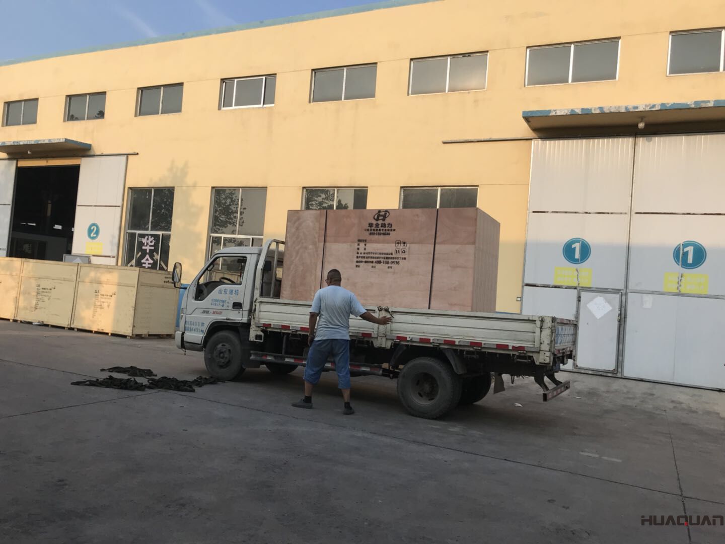 7月22號(hào)一臺(tái)HQ300GF標(biāo)配型柴油發(fā)電機(jī)組已發(fā)往河南