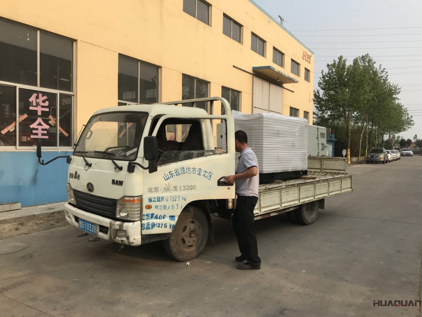 一臺30kw標(biāo)配柴油發(fā)電機組于8月7日順利發(fā)往山東省