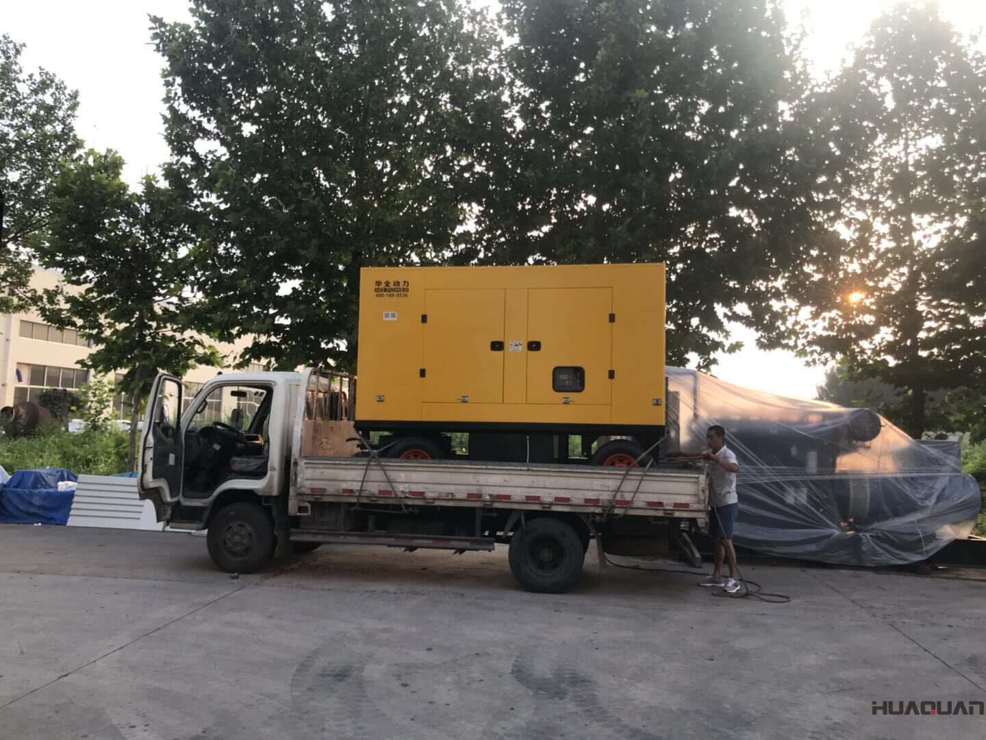 發貨了！9月19日一臺300kw移動靜音拖車型柴油發電機組已發往安徽