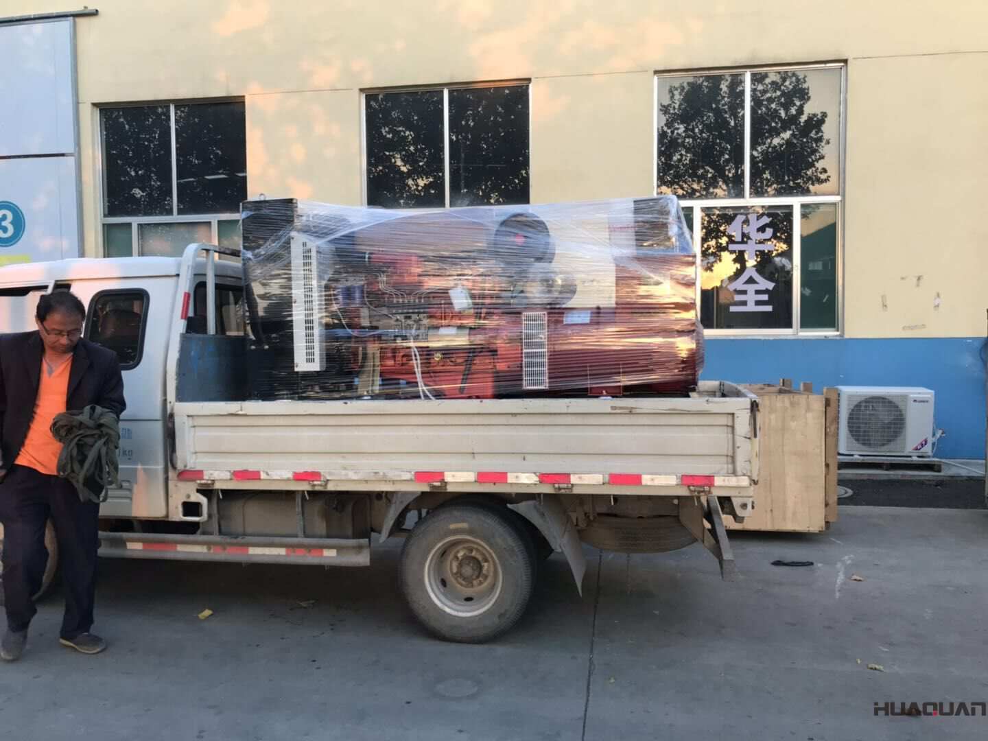 一臺150kw標配型柴油發(fā)電機組于10月10日發(fā)往天津