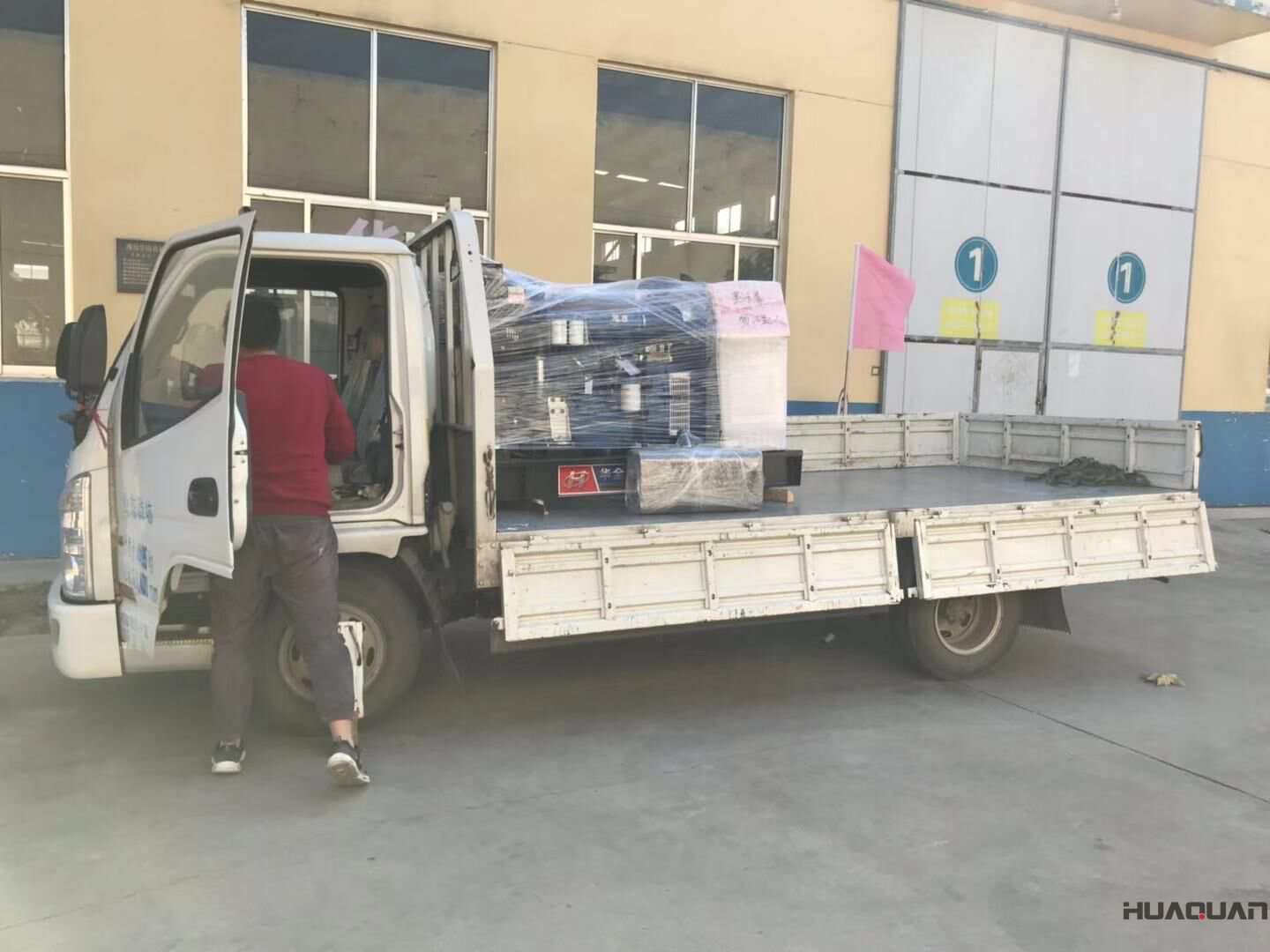 10月25日，山西楊先生從華全官網(wǎng)采購(gòu)了一臺(tái)12kw標(biāo)配柴油發(fā)電機(jī)組，現(xiàn)已成功發(fā)貨