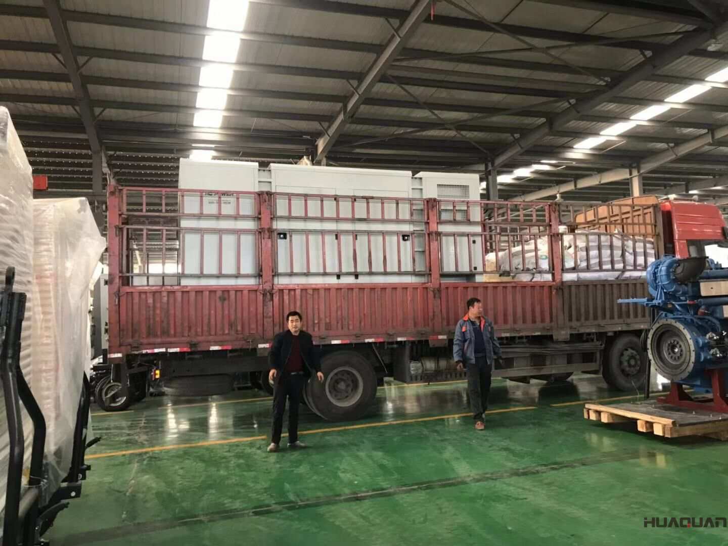 天氣逐漸變冷，但是華全發(fā)電機(jī)組的銷(xiāo)量卻沒(méi)有變冷，內(nèi)蒙古的馬先生于10月31日在華全動(dòng)力采購(gòu)了一臺(tái)1000kw立柜自啟動(dòng)柴油發(fā)電機(jī)組