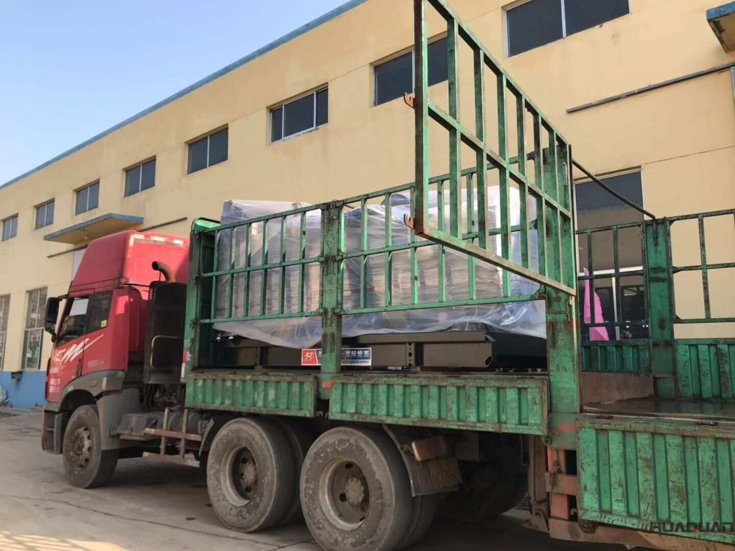 上海李先生從華全動(dòng)力采購了一臺(tái)400kw自動(dòng)化柴油發(fā)電機(jī)組，如今已于11月9日成功發(fā)往目的地