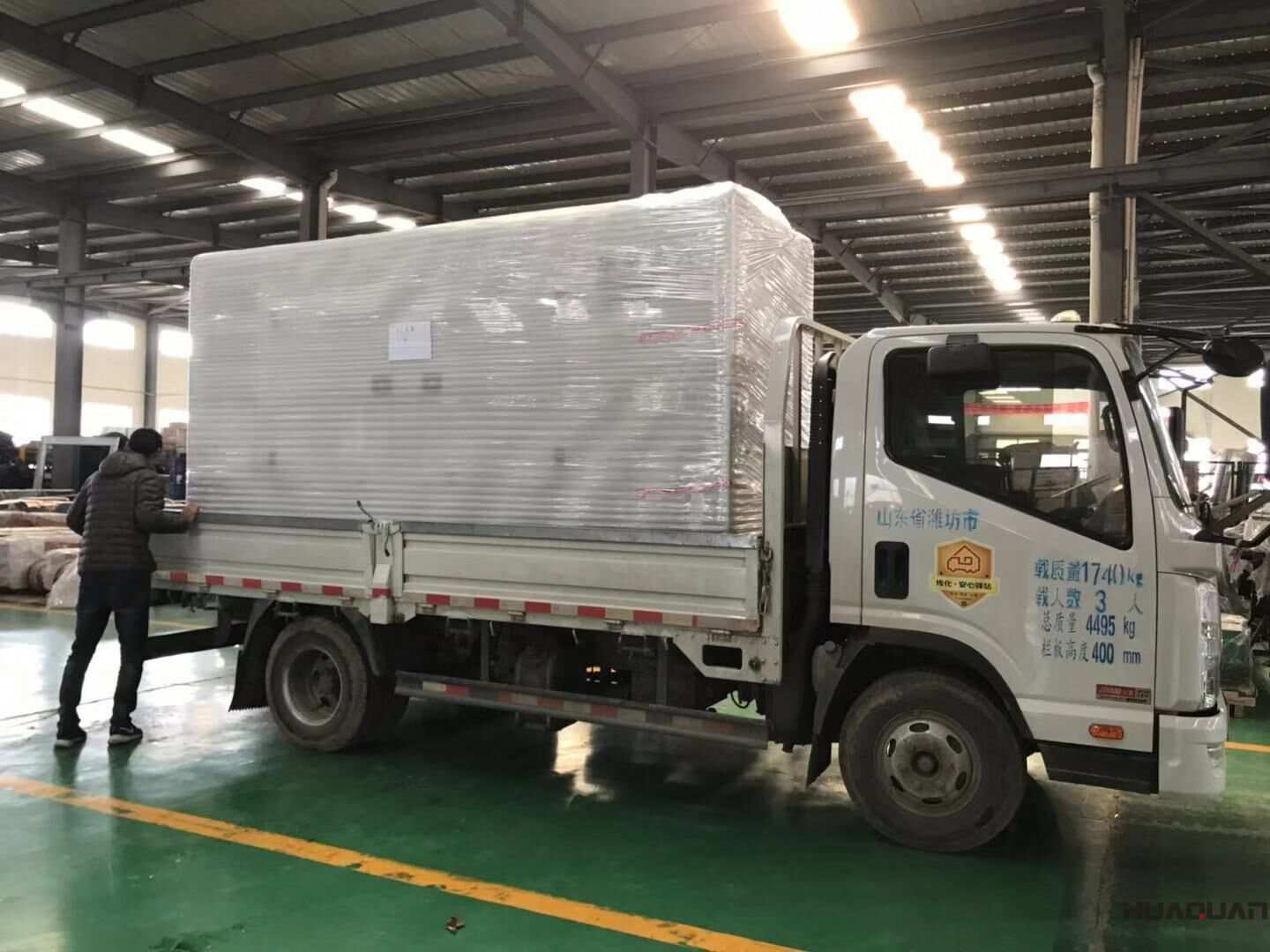 山東段先生從華全動(dòng)力采購的一臺(tái)600kw立柜自啟動(dòng)柴油發(fā)電機(jī)組已于11月16日順利發(fā)往目的地