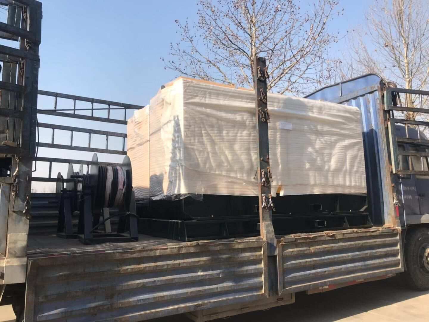 1月16日，謝先生從華全動力采購的380kw標(biāo)配柴油發(fā)電機組成功發(fā)往山東省