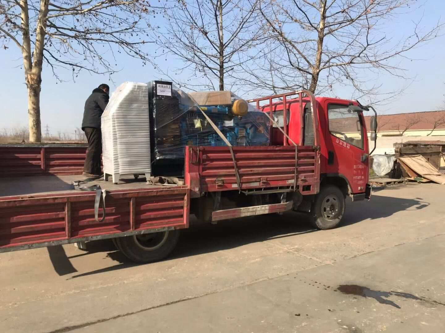 山東省于先生從華全動力采購的250kw自動化柴油發(fā)電機組于1月29日順利發(fā)往目的地