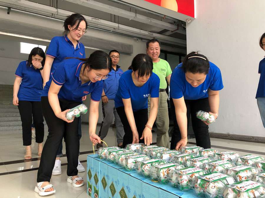 華全集團為員工發放端午節福利，愿大家安康