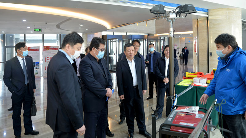 濰坊市領導蒞臨華全動力展位,詳細詢問公司發展情況、產品情況等